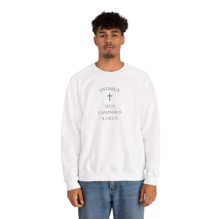 White Confía en Dios sweatshirt with Portuguese religious text and cross